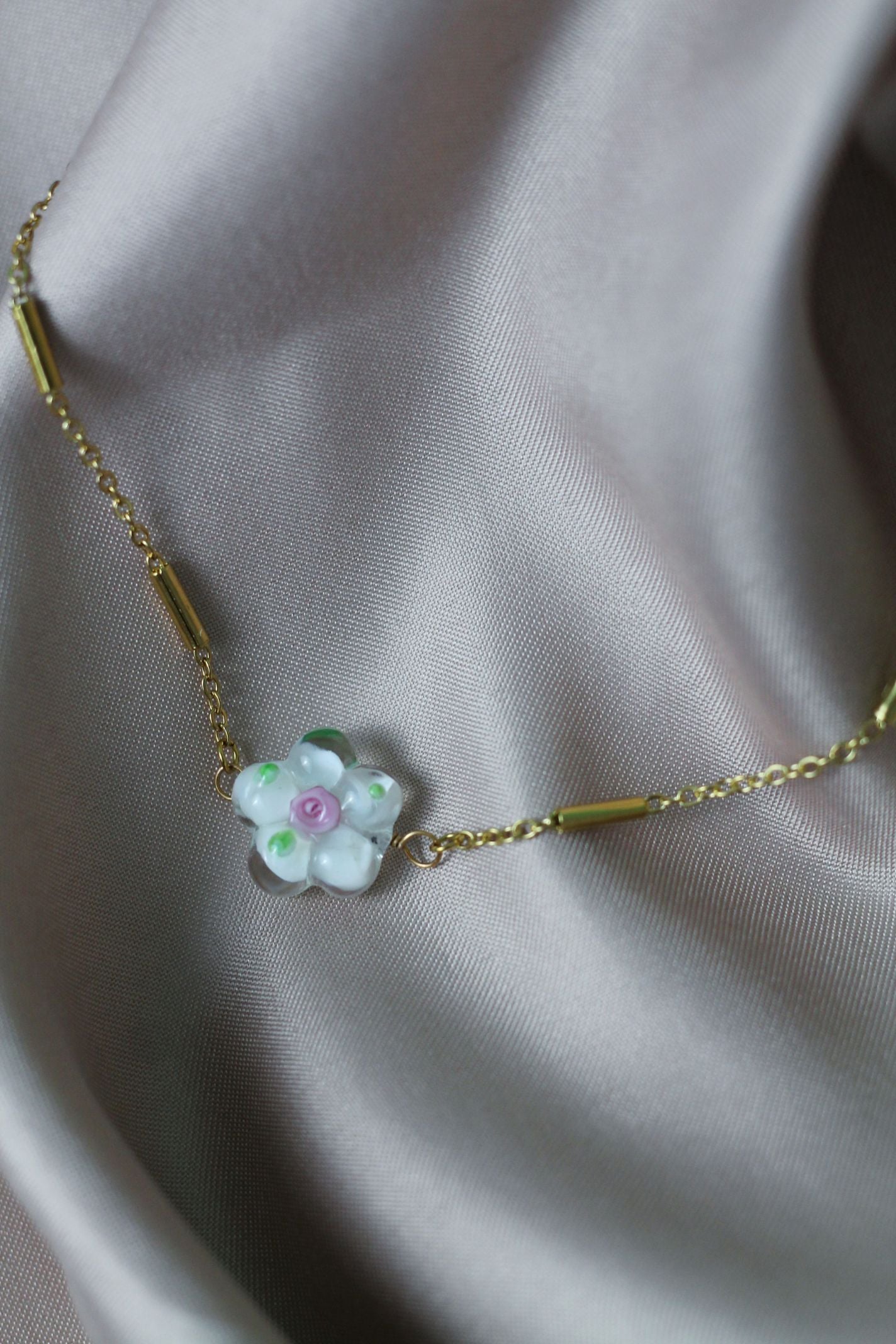 LILOU flower necklace
