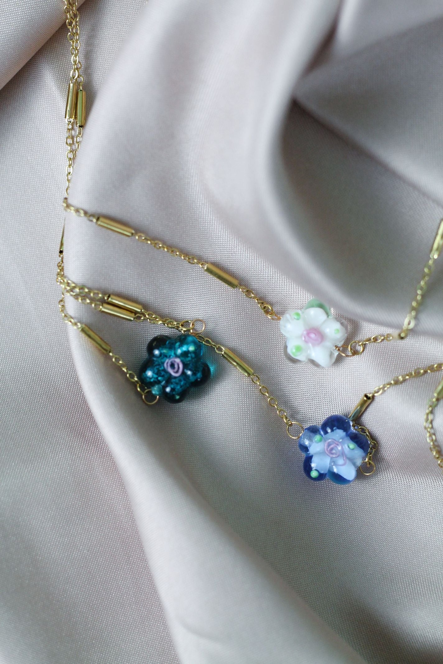 LILOU flower necklace