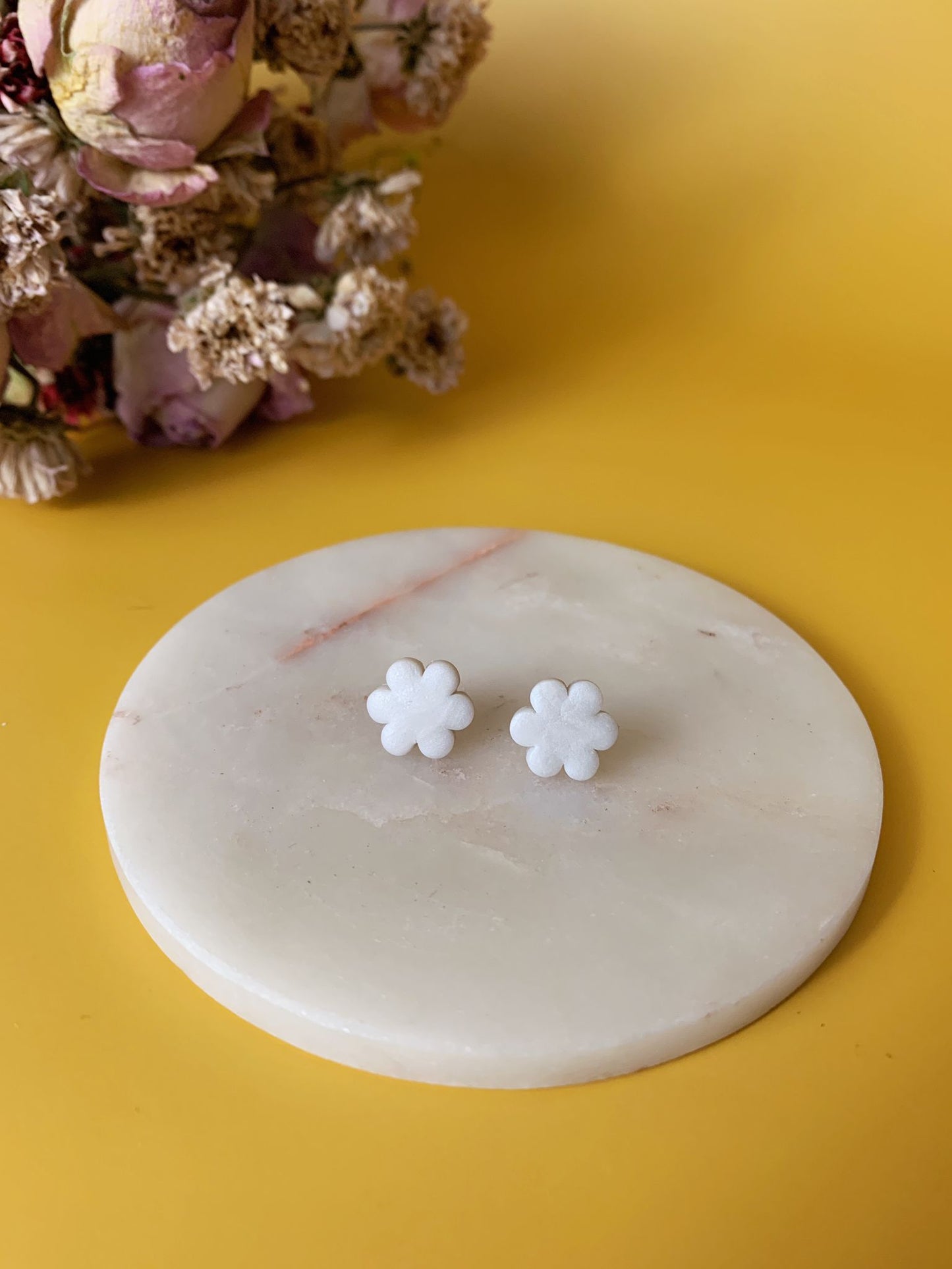 DAISY stud earrings