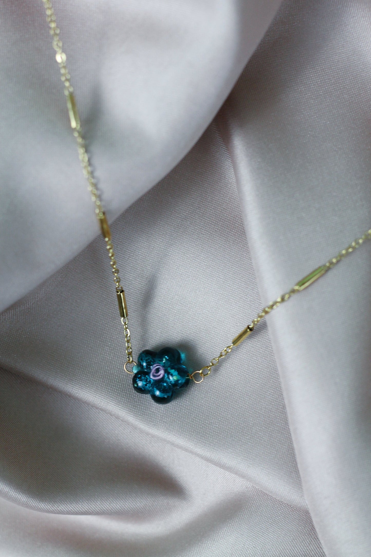 LILOU flower necklace