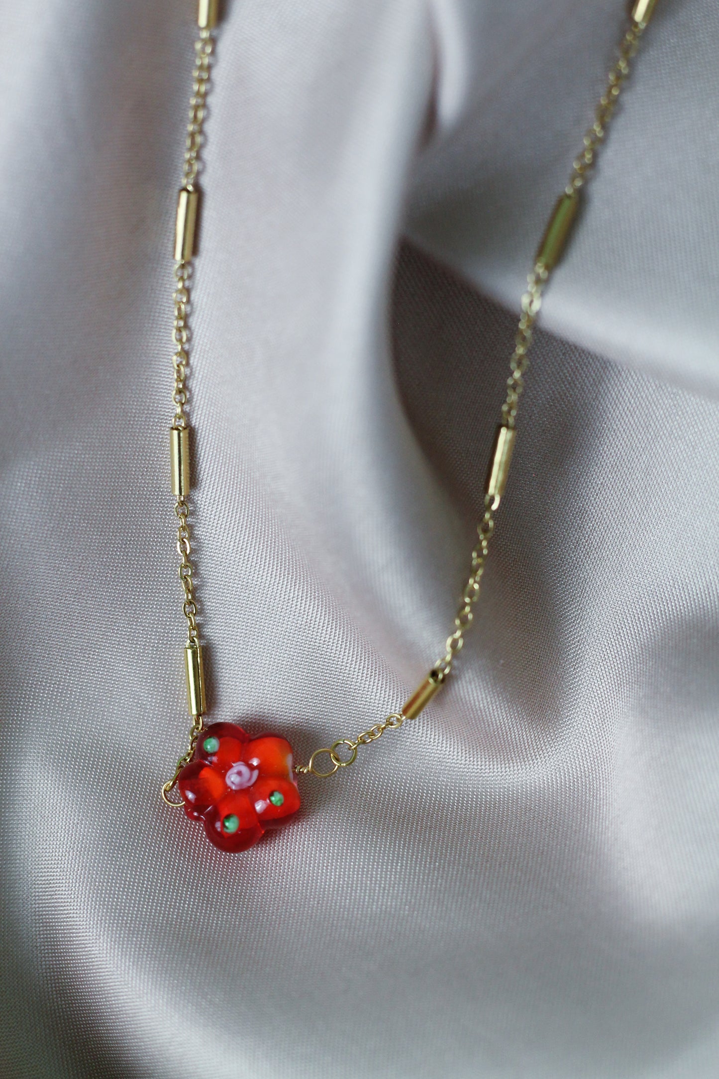 LILOU flower necklace
