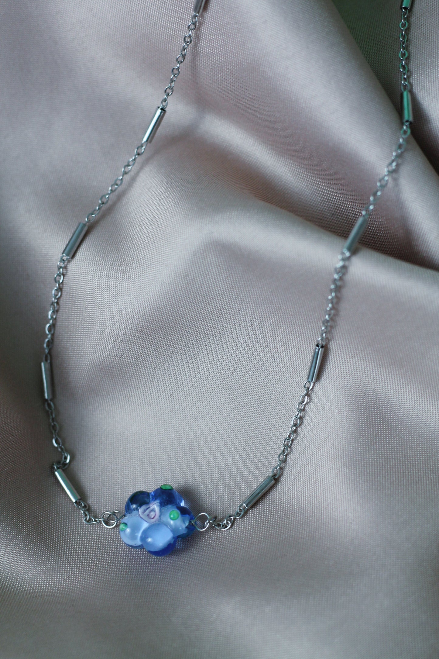 LILOU flower necklace