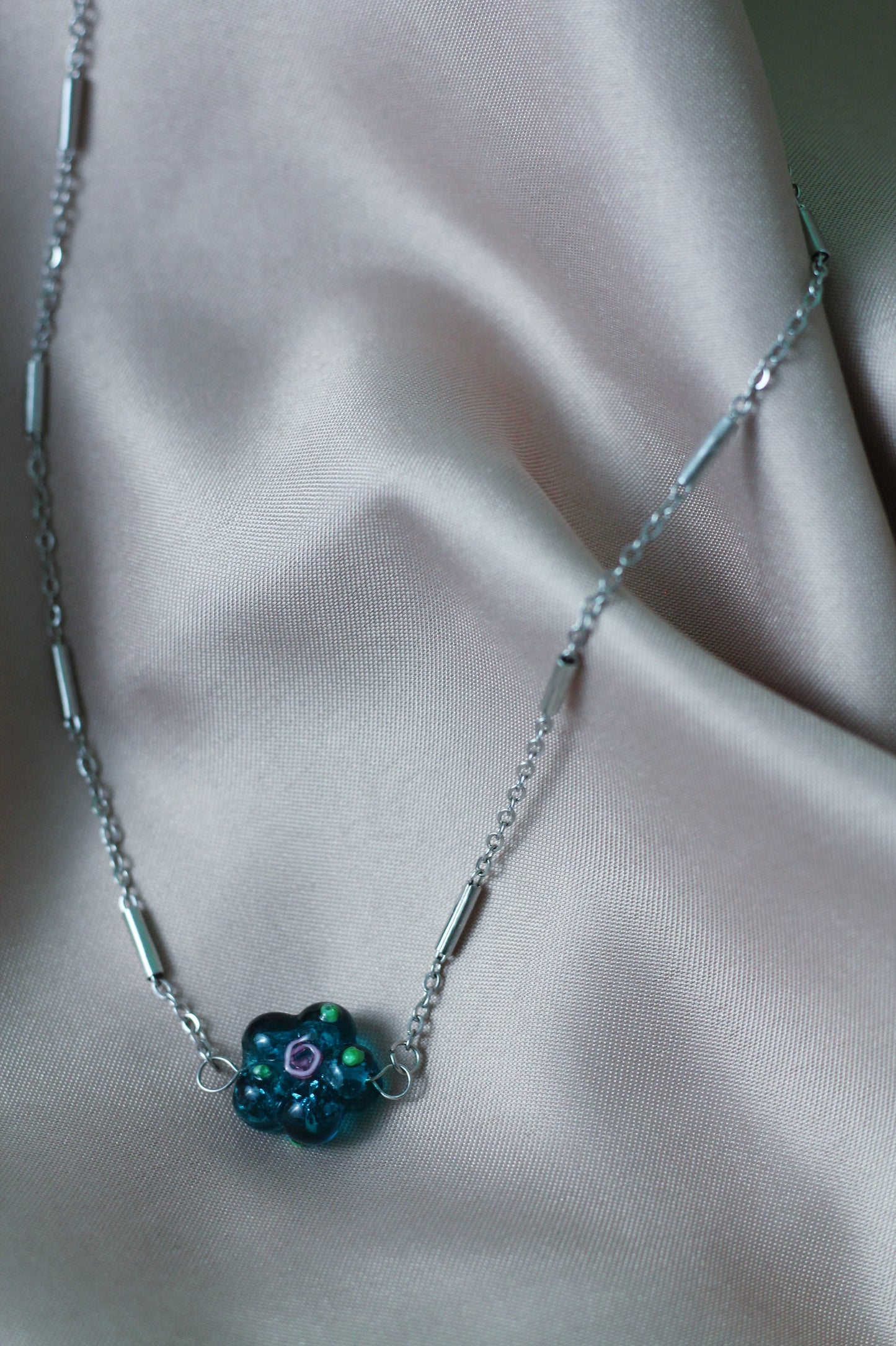 LILOU flower necklace