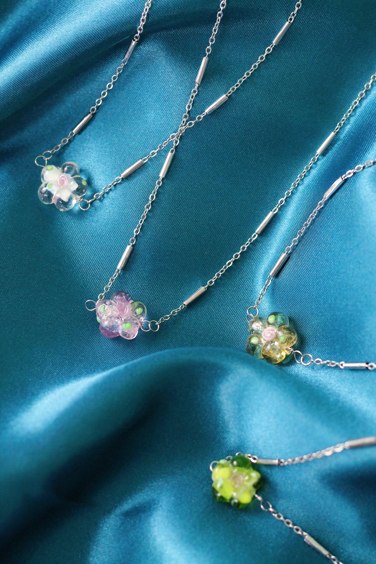 LILOU flower necklace