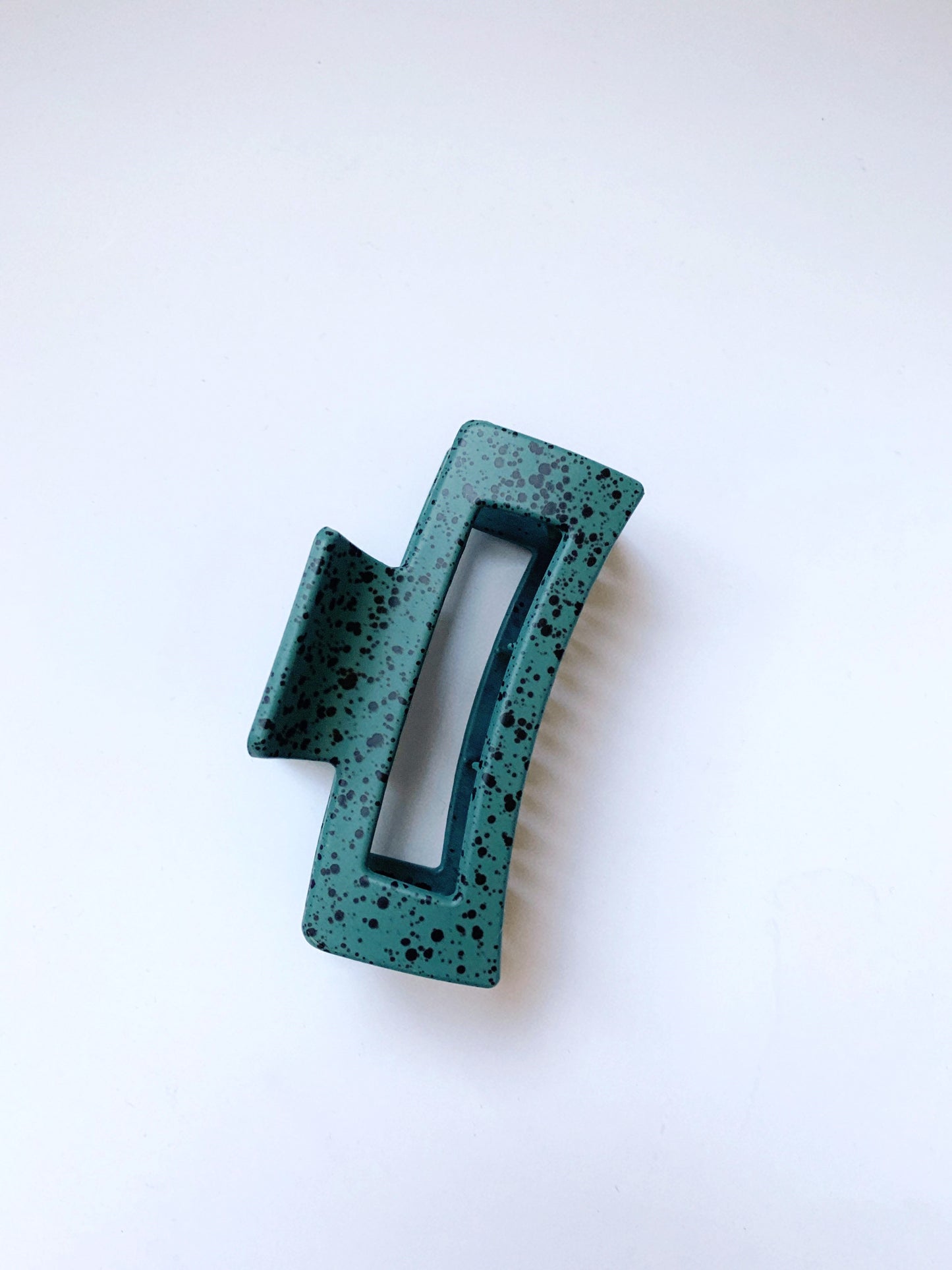 MIA hair claw