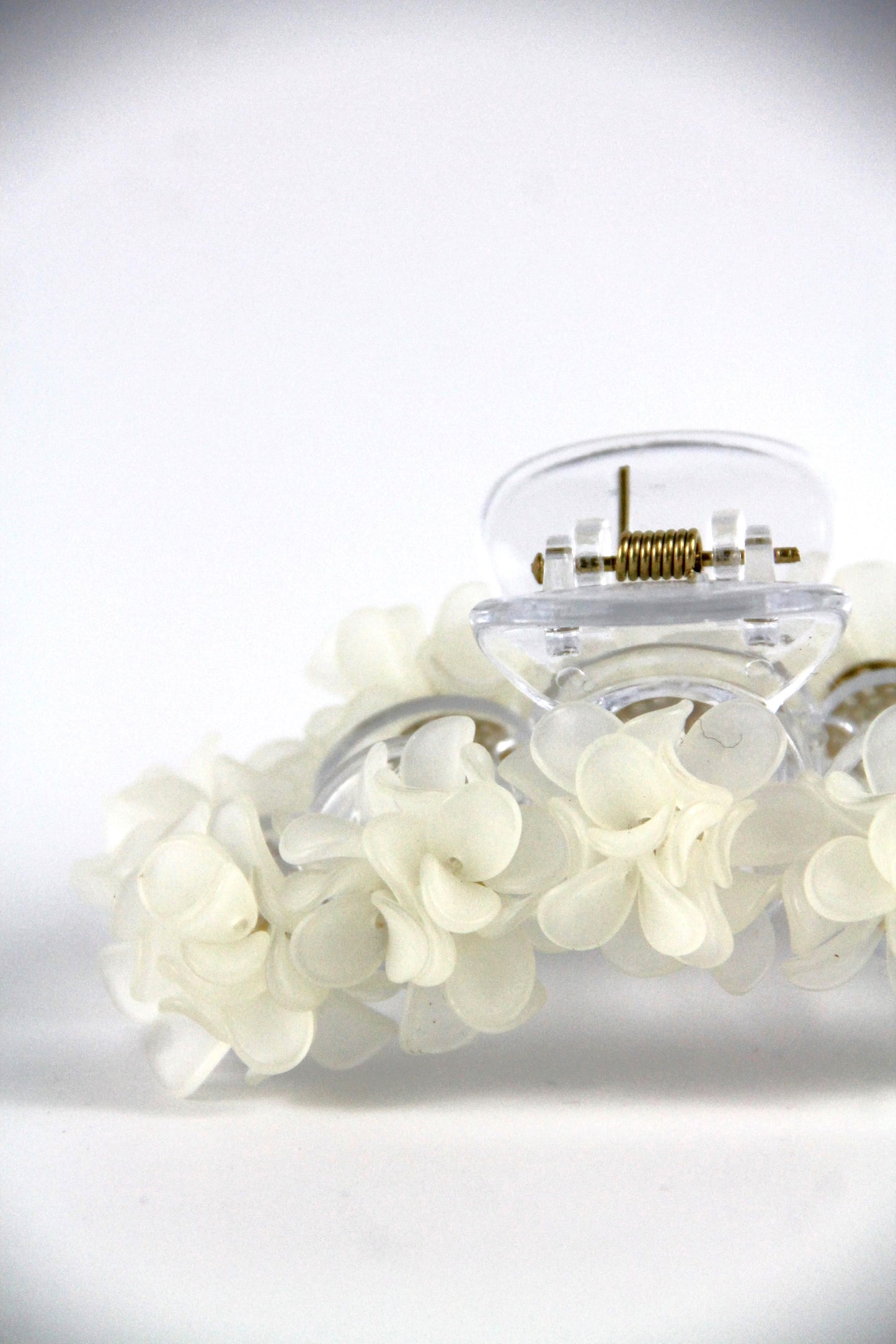 Big FLEUR flower hair claw - White