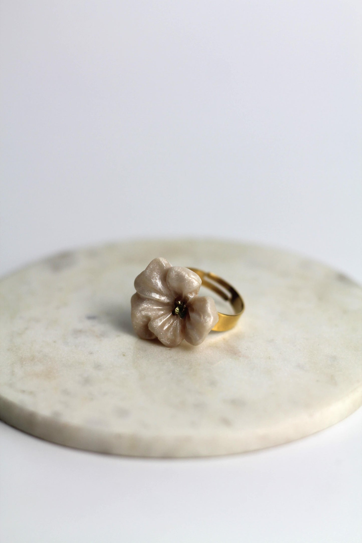 Flower Power ring - Buttercup - White