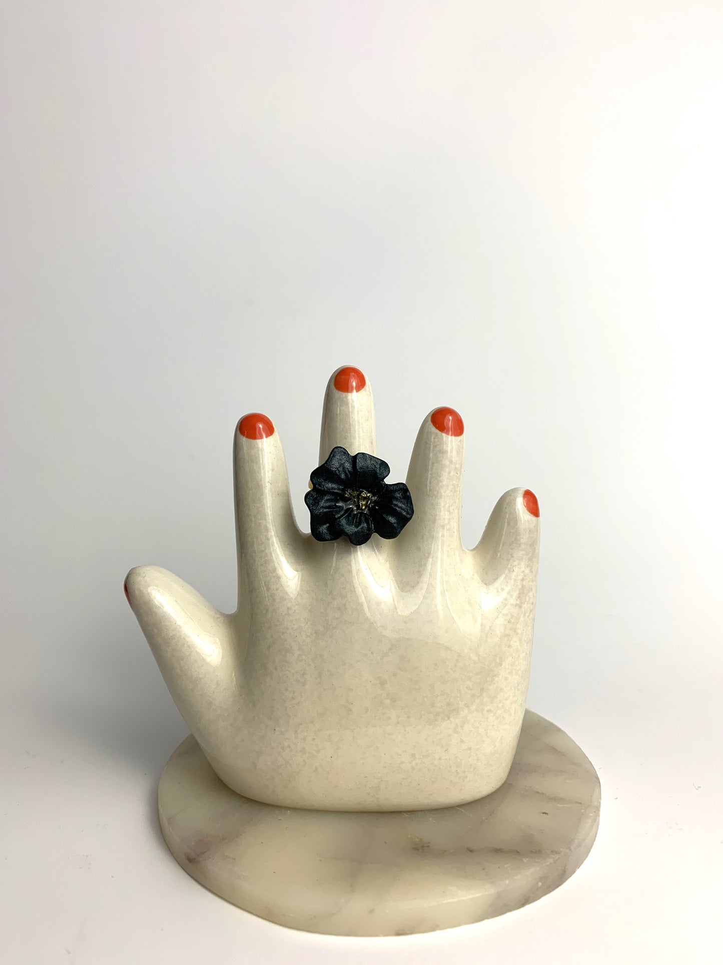 Flower Power ring - Buttercup - Pearly black