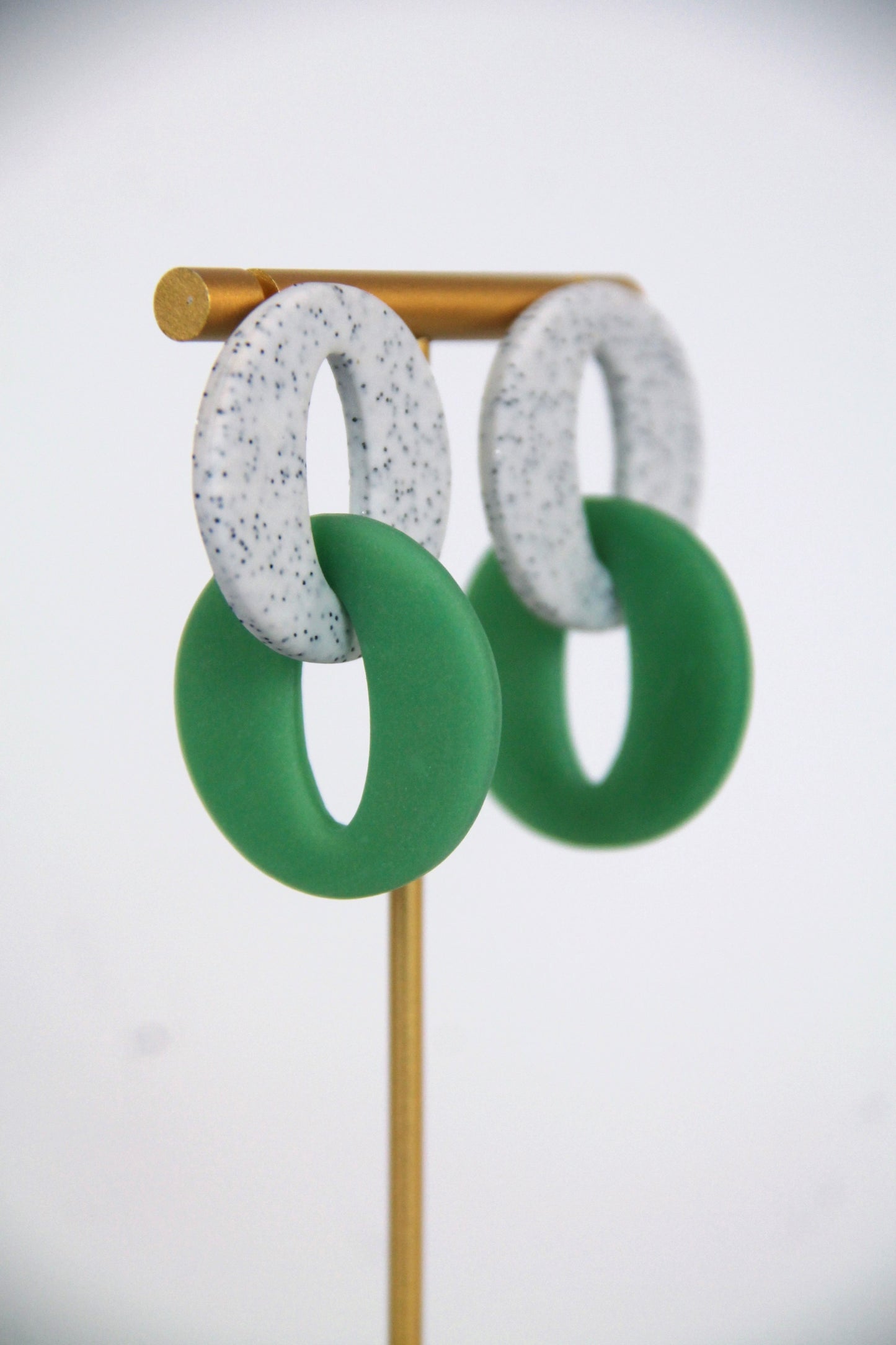COSMOPOLITAN earrings - Speckled white & Jade green